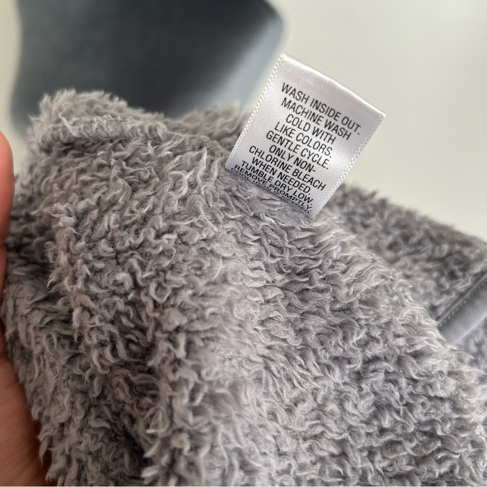 Cozy Gray Sherpa Vest - Picture 6 of 6